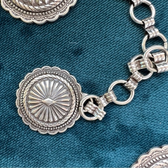 VINTAGE SILVER CONCHO CHAIN BELT 1996 EXCELLENT CONDITION - Picture 4 of 8